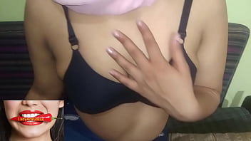 Indian Beauty Flaunting Her Luscious Curves