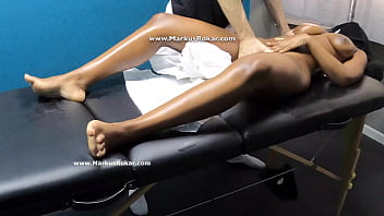 Steamy Ebony Babe Receives A Secret Pussy Massage On Hidden Cam