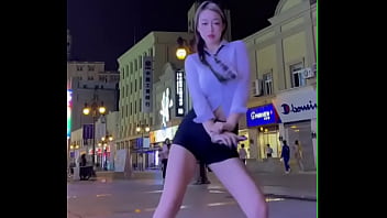 Publicly Flaunting Her Moves, This Chinese Tease Sways For All To See On Douyin