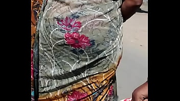 Sizzling Saree-clad Curves